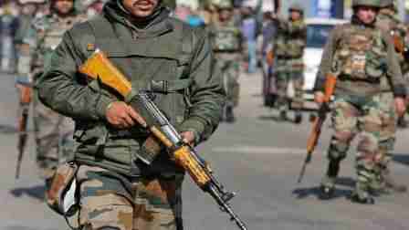 जम्मू-कश्मीर के राजौरी में आतंकवादियों और सुरक्षा बलों के बीच मुठभेड़