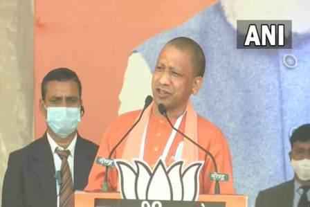 हिमाचल प्रदेश में बोले यूपी CM योगी- कांग्रेस का मतलब करफ्शन, माफिया