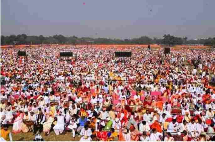 लोक्खे कोन्थे गीता पथः एक लाख से ज्यादा लोगों ने किया गीता के श्लोकों का जाप